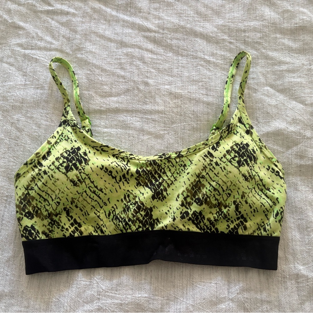 PINK Victoria's Secret Ultimate Sport Green and Black Snakeskin Sports Bra